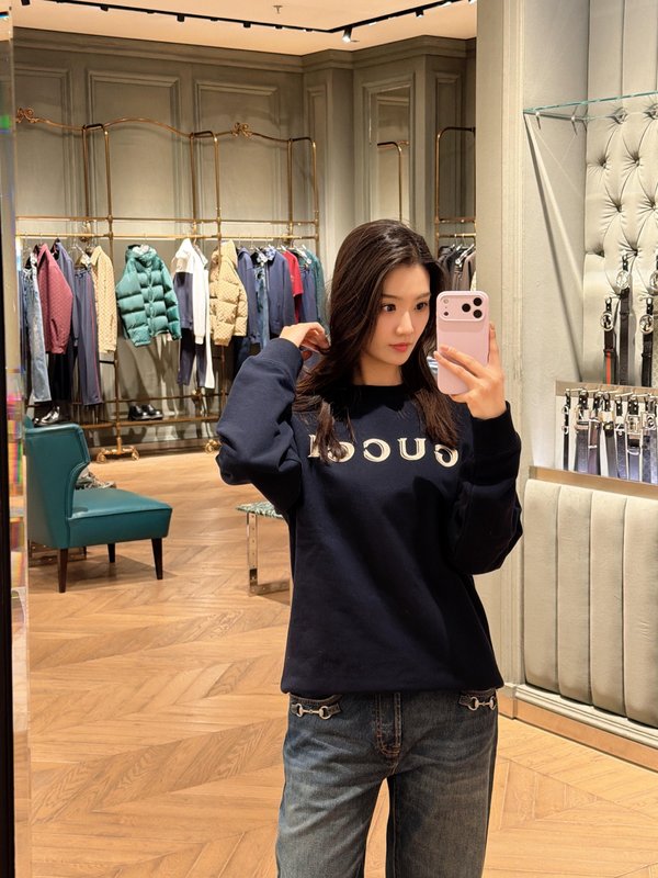구찌 네이비 레터 자수 라운드넥 스웨트셔츠 001-256215