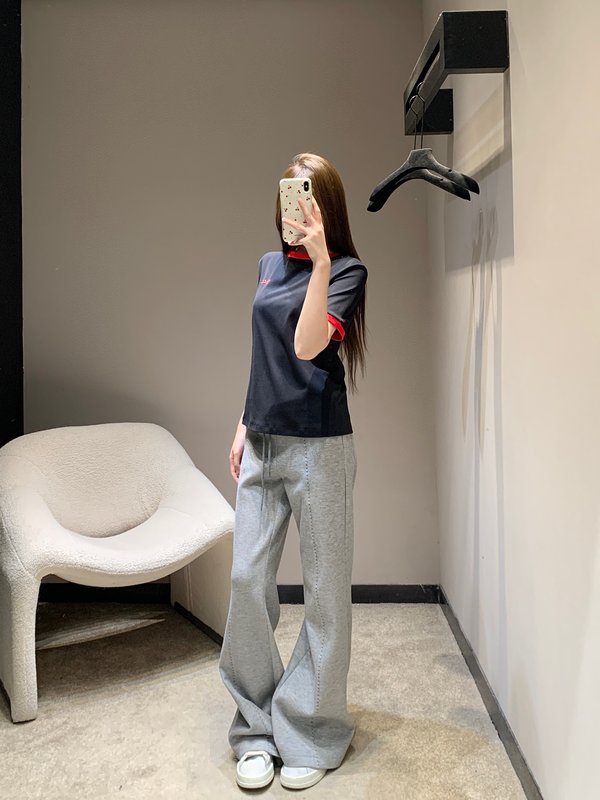 컬러 포인트 라운드넥 로고 프린트 반팔 티셔츠 001-256257