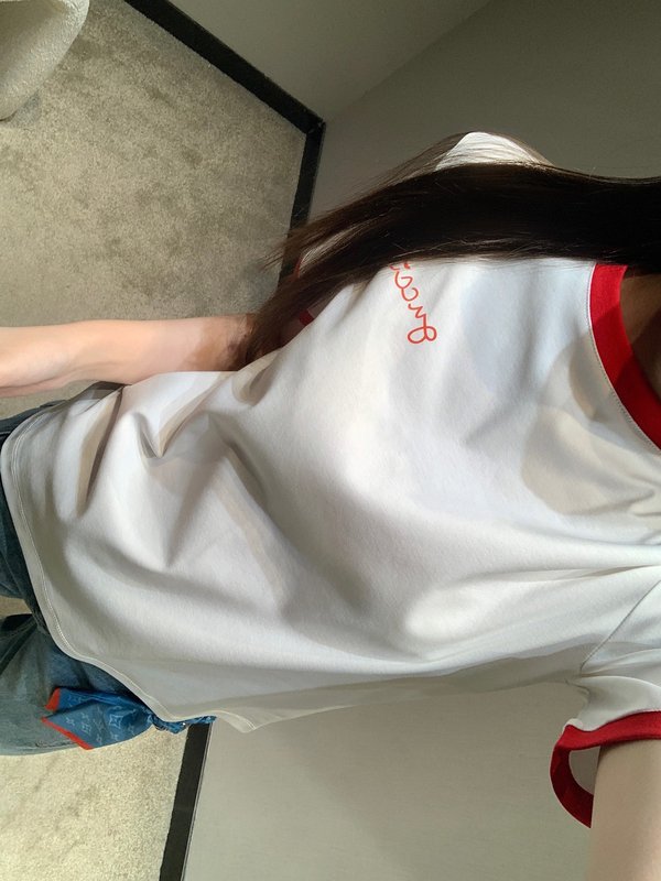 컬러 포인트 라운드넥 로고 프린트 반팔 티셔츠 001-256259