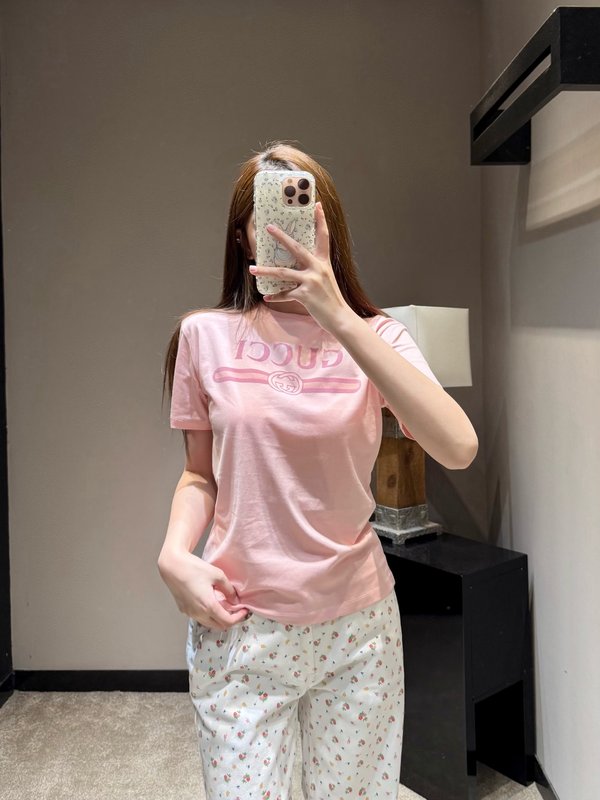 사쿠라 핑크 더블 G 프린트 루즈 숄더 티셔츠 001-256269