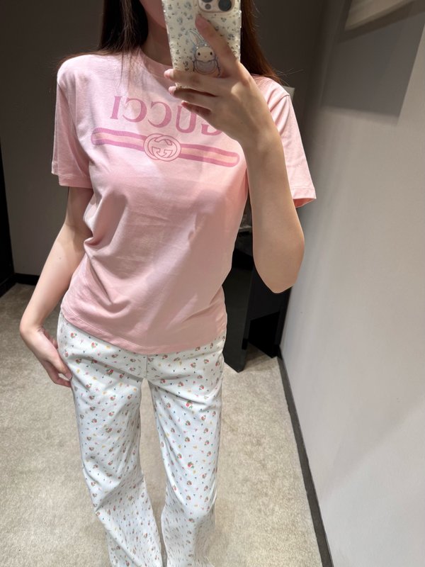 사쿠라 핑크 더블 G 프린트 루즈 숄더 티셔츠 001-256269