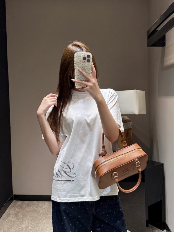 구찌 심플 레터 프린트 라운드넥 반팔 티셔츠 001-256319