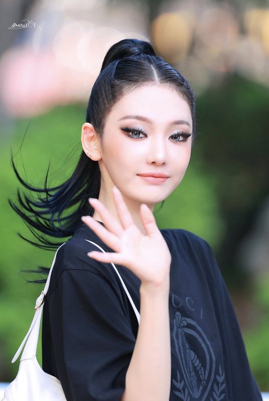 구찌 클래식 월계수 로고 프린트 오버사이즈 반팔 티셔츠 001-256355