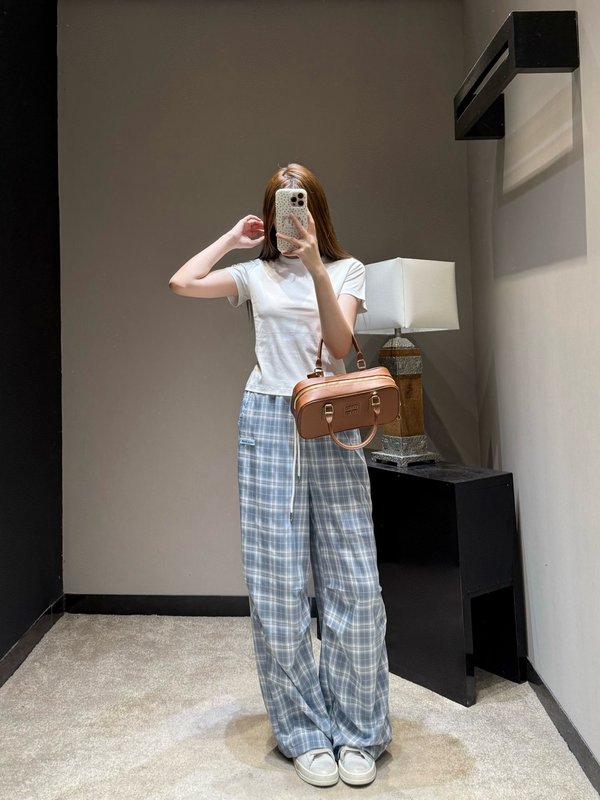 구찌 클래식 로고 자수 숏슬리브 티셔츠 001-256377