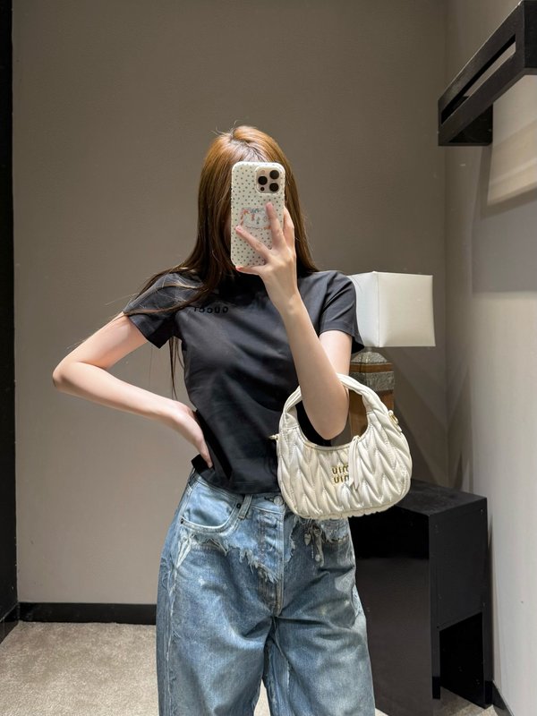 구찌 클래식 로고 자수 숏슬리브 티셔츠 001-256379