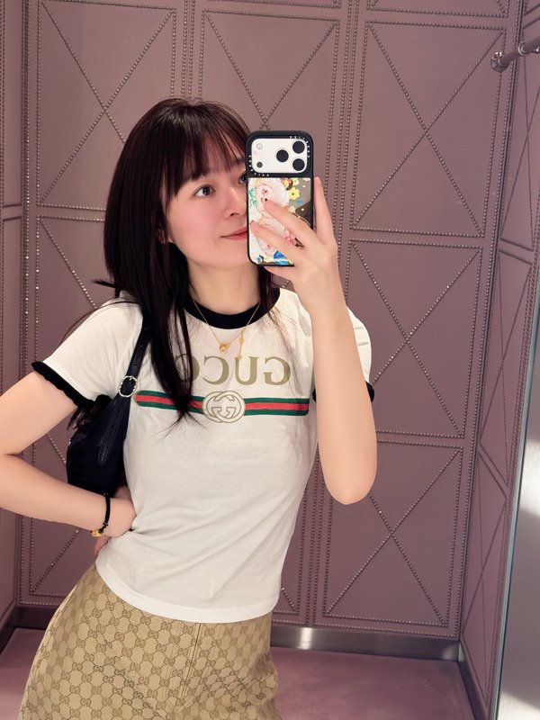 로고 프린트 러플 반팔 티셔츠 001-256390