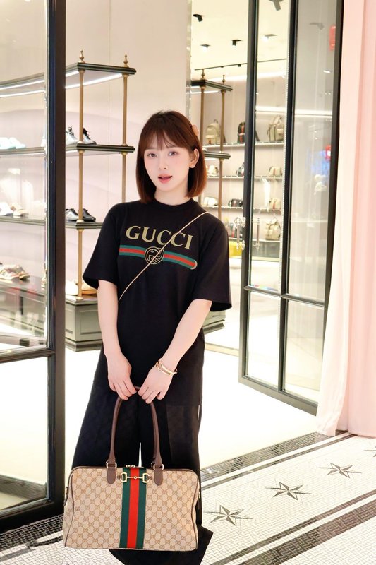 구찌 클래식 레터 프린트 라운드넥 반팔 티셔츠 001-256404