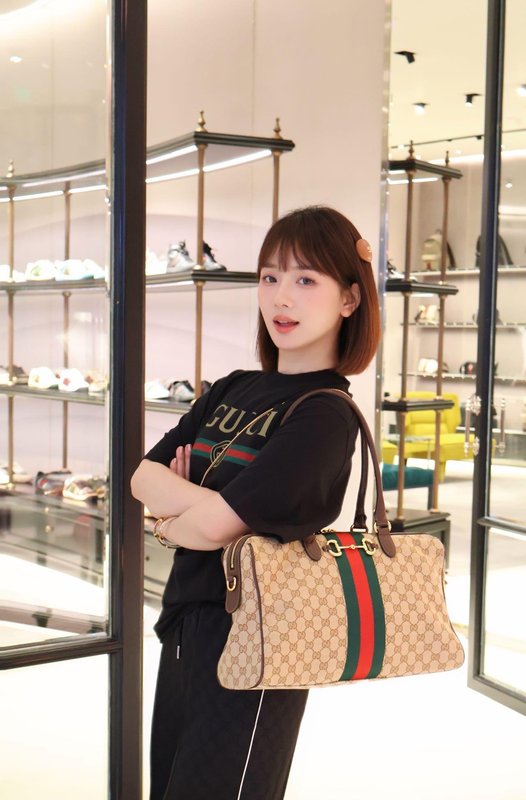 구찌 클래식 레터 프린트 라운드넥 반팔 티셔츠 001-256404
