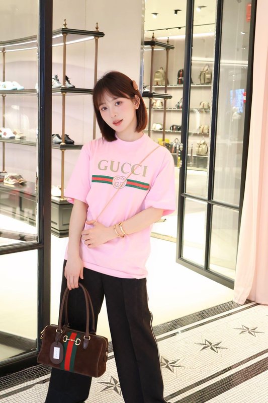 구찌 클래식 레터 프린트 라운드넥 반팔 티셔츠 001-256405