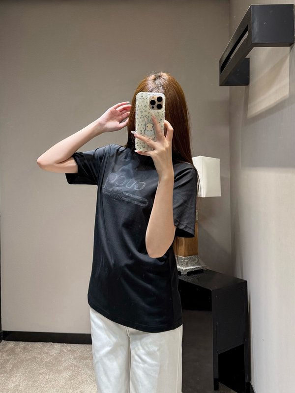 구찌 봄 신상 레터 프린트 라운드 티셔츠 001-256423