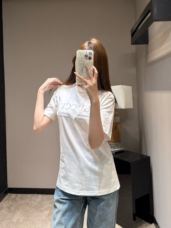 구찌 봄 신상 레터 프린트 라운드 티셔츠 001-256424