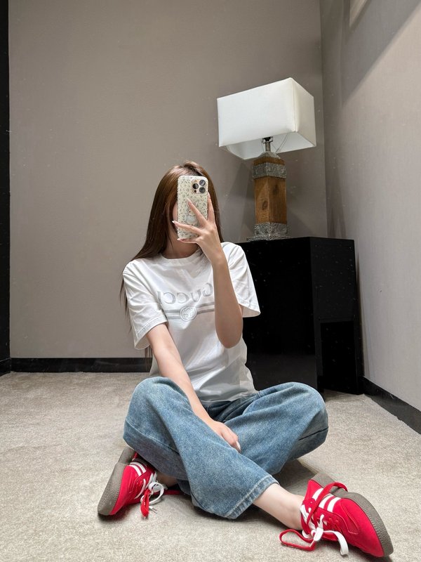 구찌 봄 신상 레터 프린트 라운드 티셔츠 001-256424