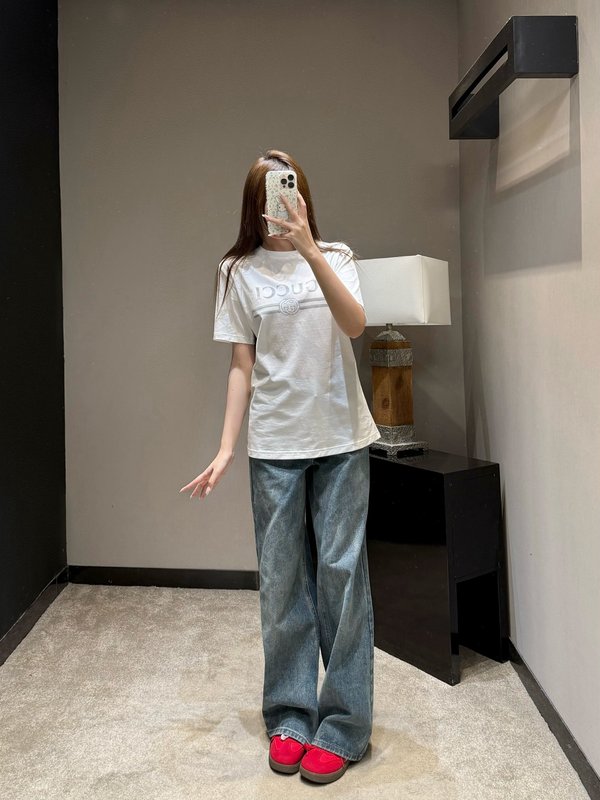 구찌 봄 신상 레터 프린트 라운드 티셔츠 001-256424
