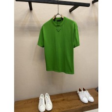 프라다 트라이앵글 로고 라운드넥 반팔 티셔츠 001-256508