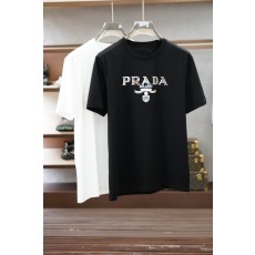 프라다 로고 프린트 라운드넥 반팔 티셔츠 001-256526