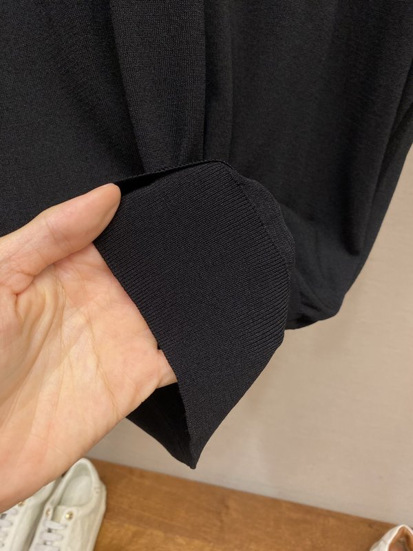 프라다 자카드 로고 반팔 니트 001-256668