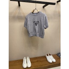 프라다 클래식 엠블럼 니트 티셔츠 001-256695