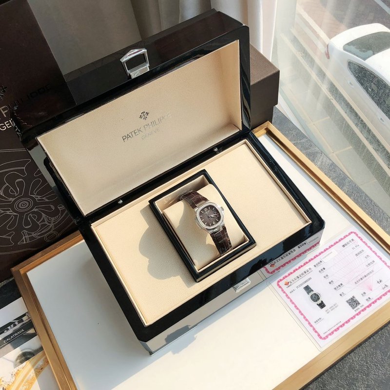파텍 필립 노틸러스 쿼츠 여성용 시계 001-258018