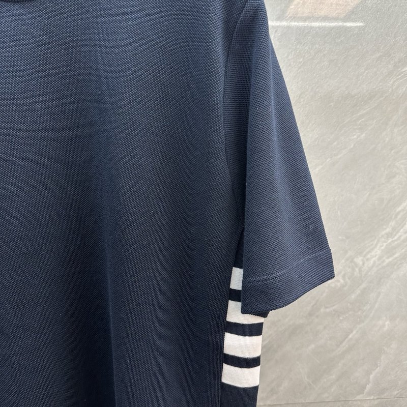브라운 사이드 4 바 로고 라운드 반팔 티셔츠 001-258734