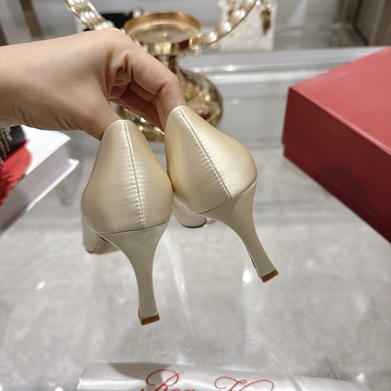 로저 비비에 실크 새틴 다이아몬드 버클 하이힐 001-258942