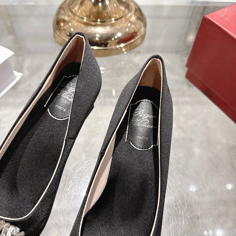 로저 비비에 실크 새틴 다이아몬드 버클 하이힐 펌프스 001-258951