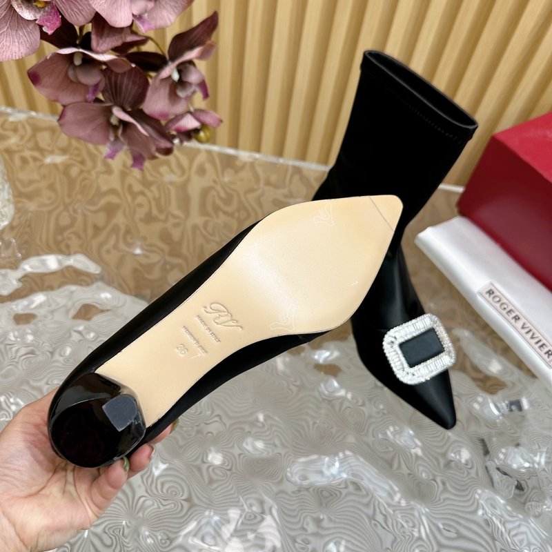 로저 비비에 클래식 스퀘어 버클 키틴 힐 앵클부츠 001-259095