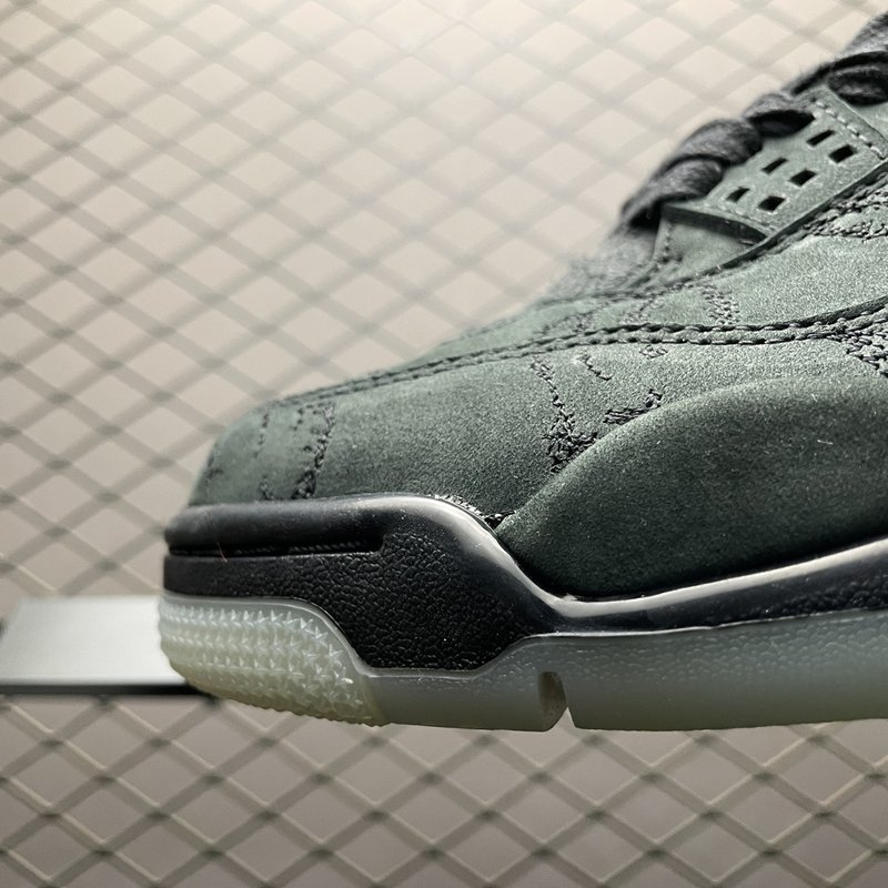 KAWS 콜라보 AJ4 블랙 스웨이드 남성 농구화 001-259443