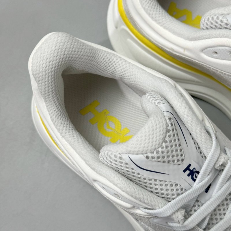 HOKA 본디 9 화이트/옐로우 로우탑 러닝화 001-259531