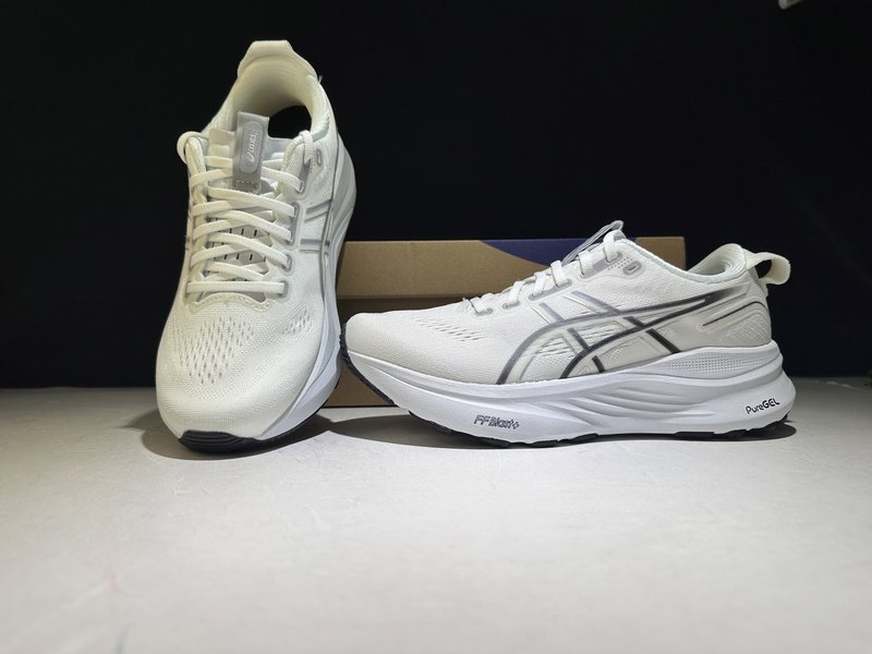 아식스 GEL-KAYANO 32 로우탑 러닝화 001-259573