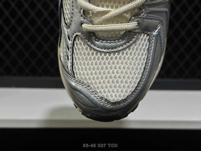 아식스 GEL-KAYANO 14 클래식 러닝화 001-259830