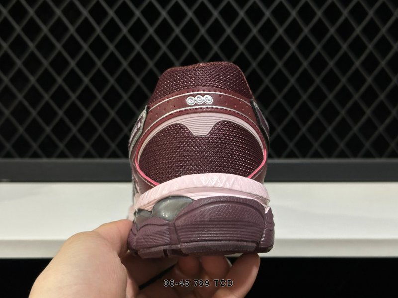 아식스 미끄럼 방지 내구성 러닝화 001-259915