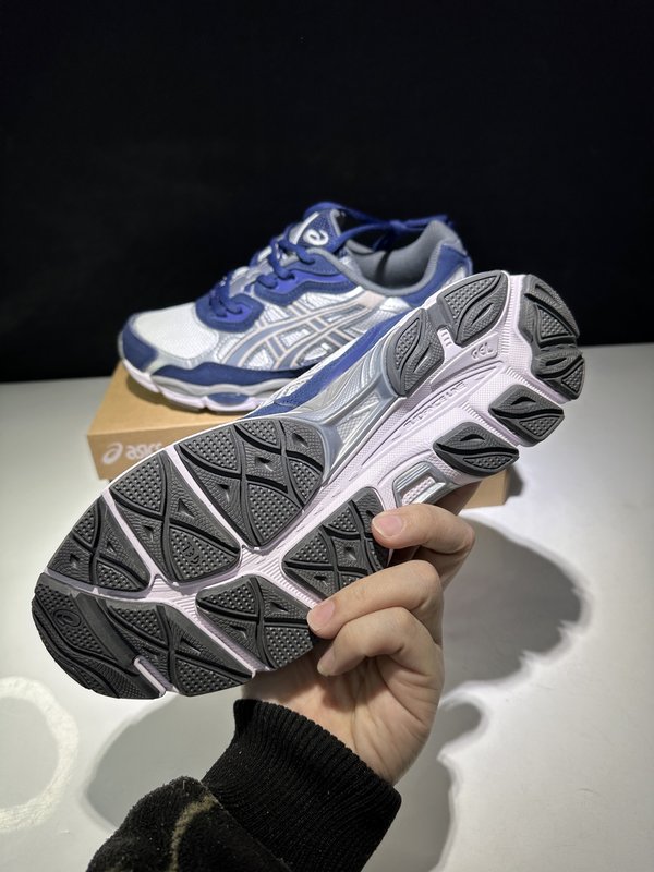 아식스 GEL-NYC 레트로 쿠션 통기성 운동화 001-259943