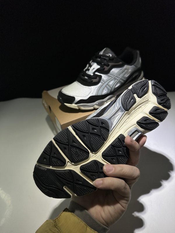 아식스 GEL-NYC 통기성 메쉬 빈티지 러닝화 001-260045