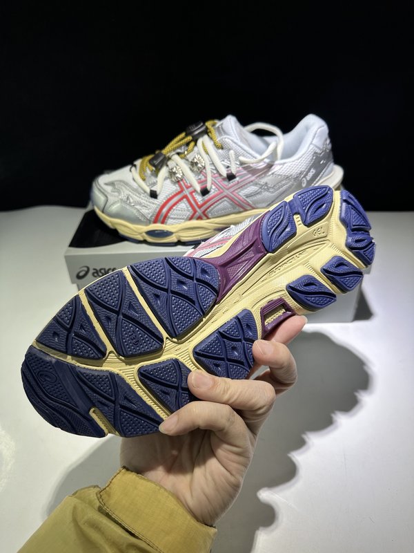 아식스 GEL-CUMULUS 16 두꺼운 밑창 캐주얼 001-260047