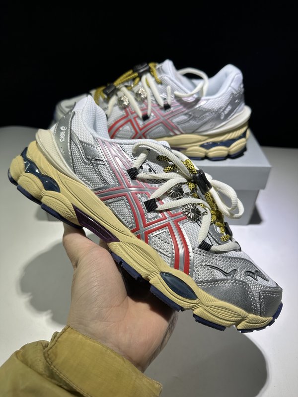 아식스 GEL-CUMULUS 16 두꺼운 밑창 캐주얼 001-260047
