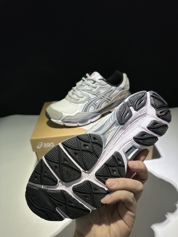 아식스 GEL-NYC 통기성 메쉬 빈티지 러닝화 001-260172