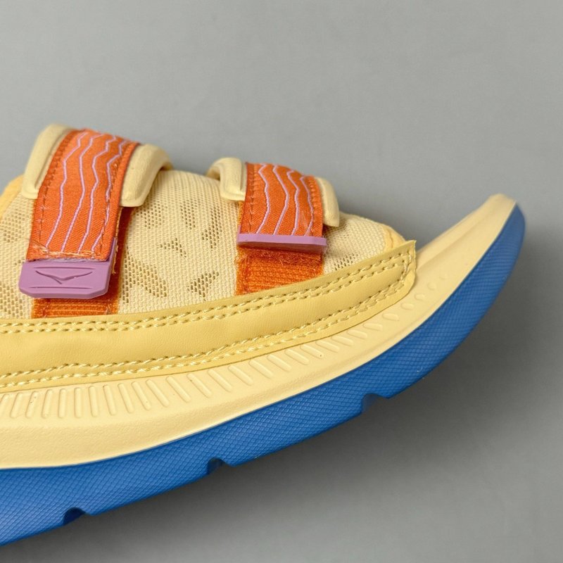 HOKA ORA Luxe 가벼운 쿠션 슬립온 샌들 001-260240