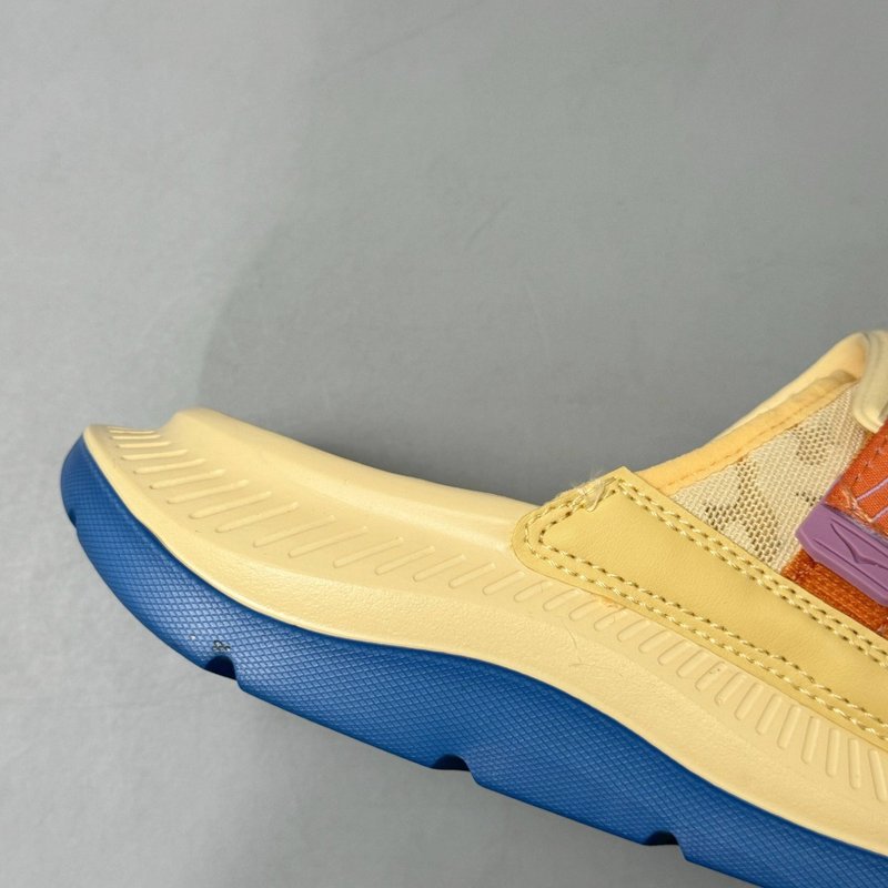 HOKA ORA Luxe 가벼운 쿠션 슬립온 샌들 001-260240
