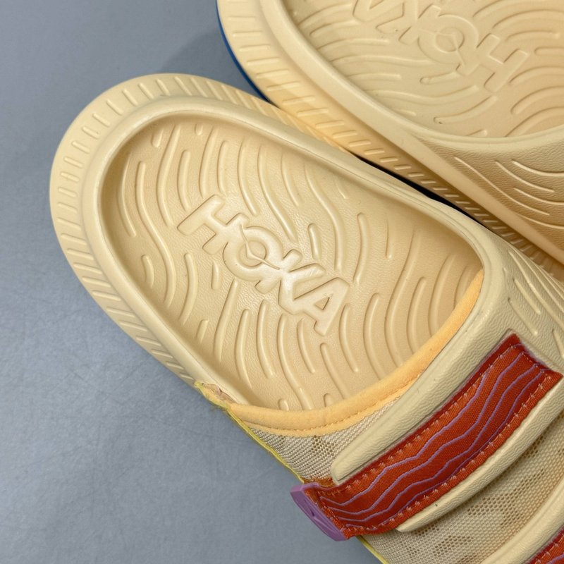HOKA ORA Luxe 가벼운 쿠션 슬립온 샌들 001-260240