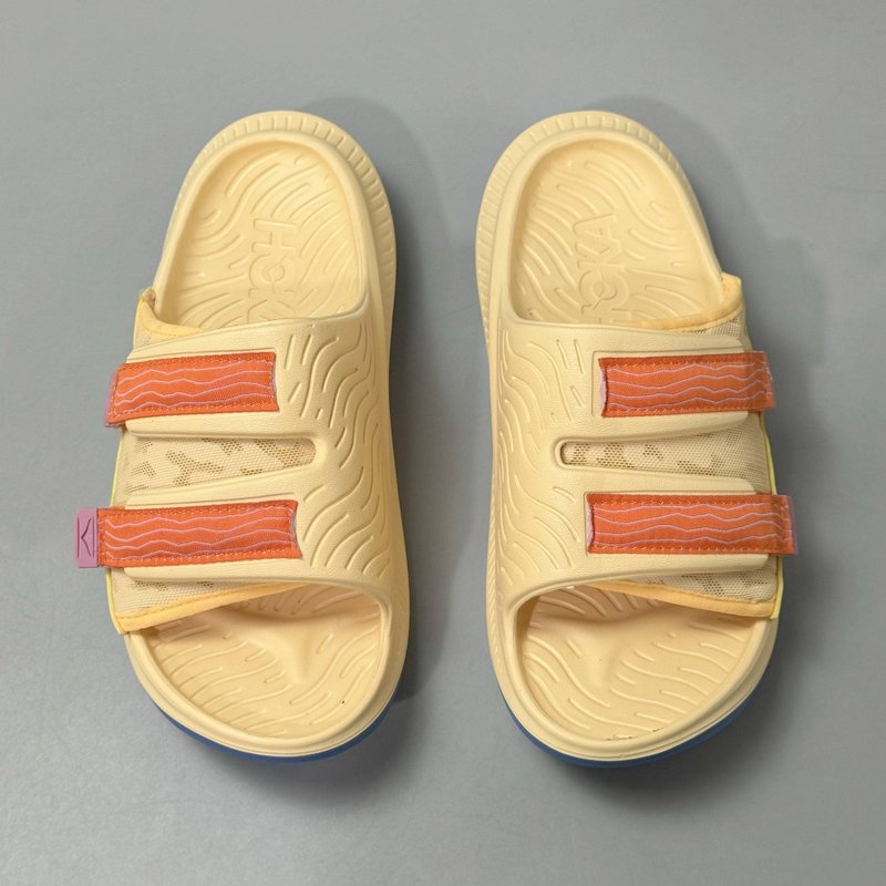 HOKA ORA Luxe 가벼운 쿠션 슬립온 샌들 001-260240