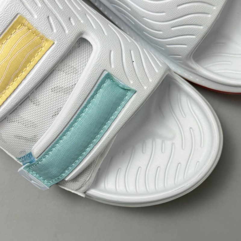 HOKA ORA Luxe 쿠션 경량 샌들 001-260241