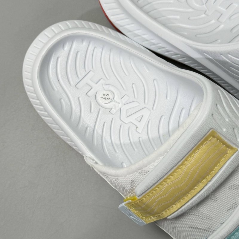 HOKA ORA Luxe 쿠션 경량 샌들 001-260241