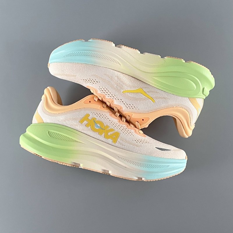 HOKA 본디 9 시리즈 로우탑 러닝화 001-260245