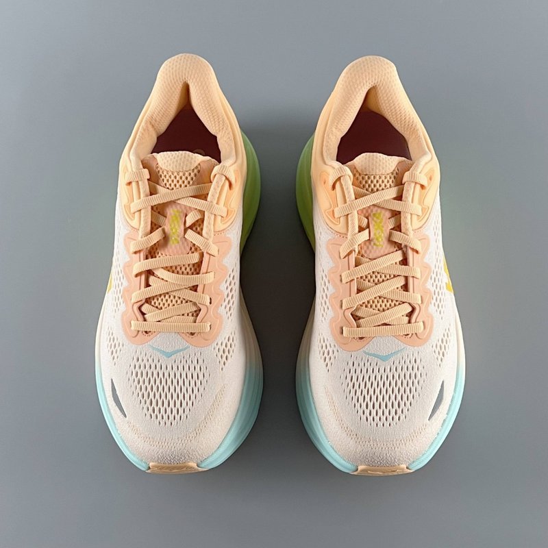HOKA 본디 9 시리즈 로우탑 러닝화 001-260245