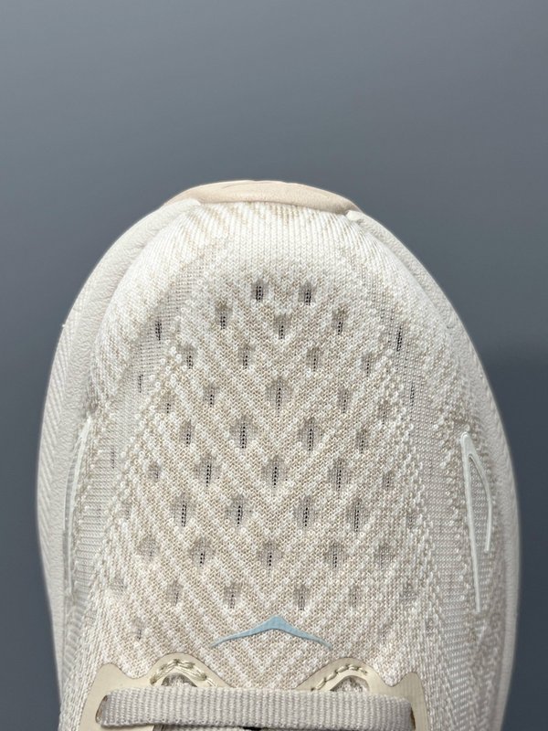 HOKA 클리프톤 9 로우탑 러닝화 001-260259
