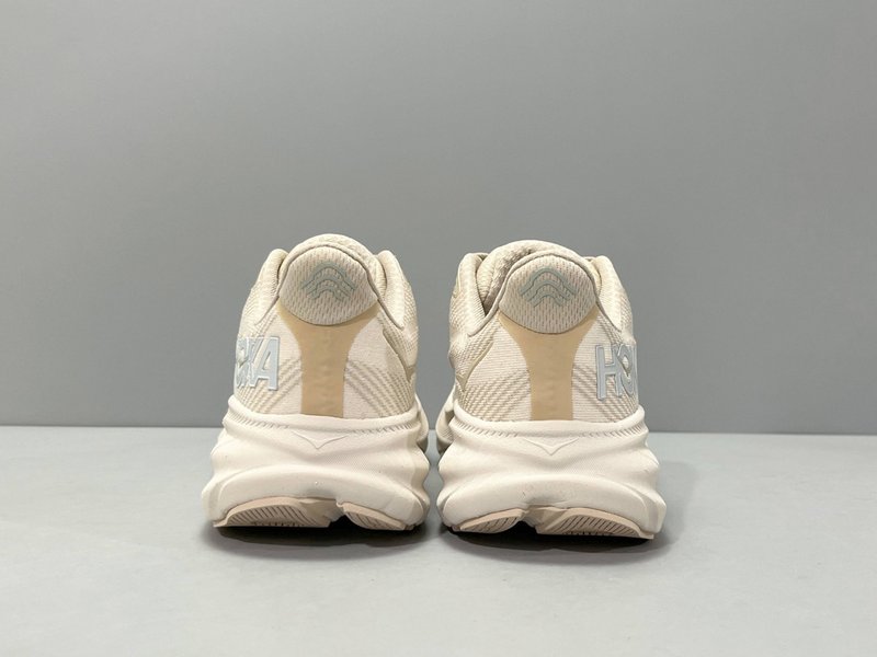 HOKA 클리프톤 9 로우탑 러닝화 001-260259