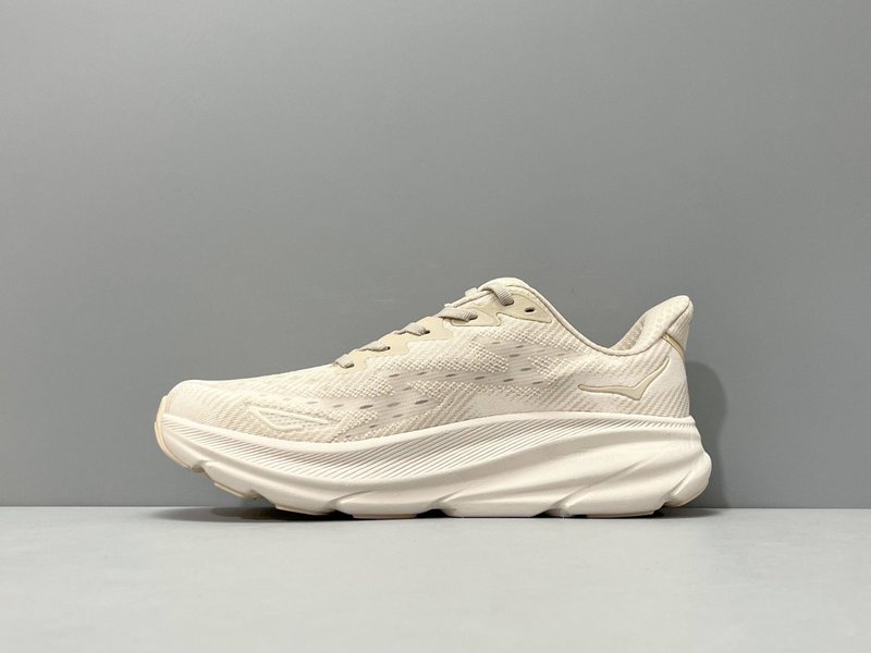 HOKA 클리프톤 9 로우탑 러닝화 001-260259