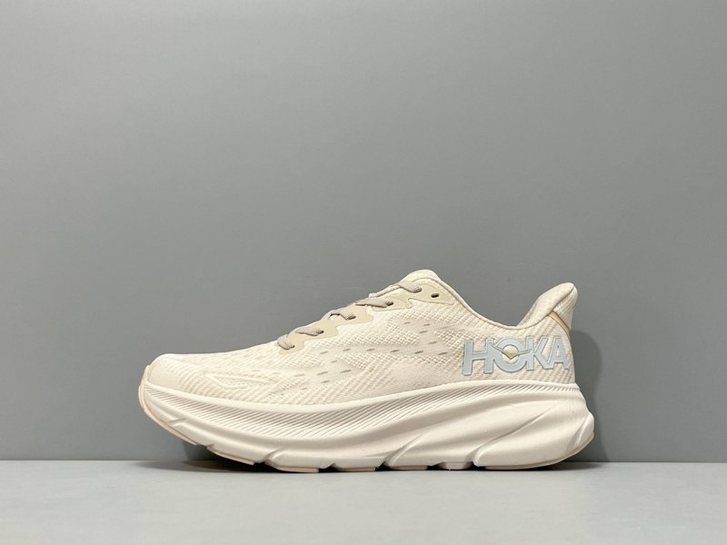 HOKA 클리프톤 9 로우탑 러닝화 001-260259