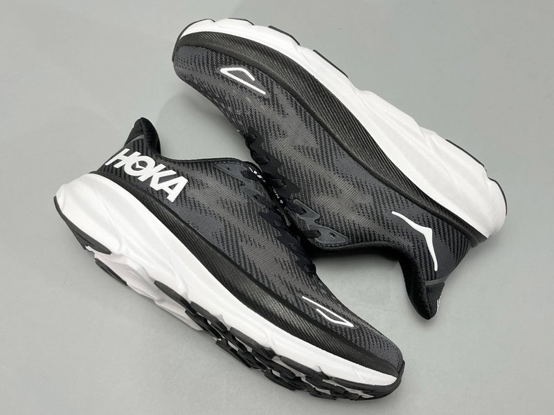HOKA 클리프톤 9 로우탑 러닝화 001-260263
