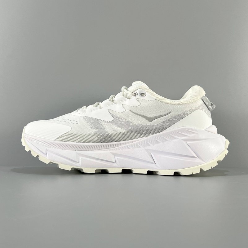 HOKA 스카이라인 화이트 로우컷 아웃도어슈즈 남녀공용 001-260320